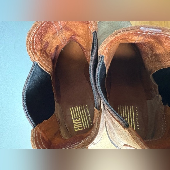 Frye Distressed Brown Boots ~ Size 10 - Picture 8 of 10